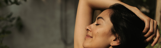 Sun Defense de MONO – soin biomimétique sans filtre UV, idéal pour les premières expositions