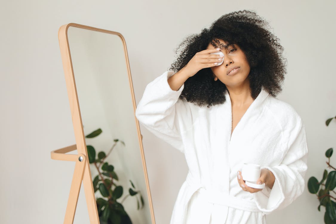 Makeup Melt Away: Natural Ingredients vs Chemical - Mono Skincare