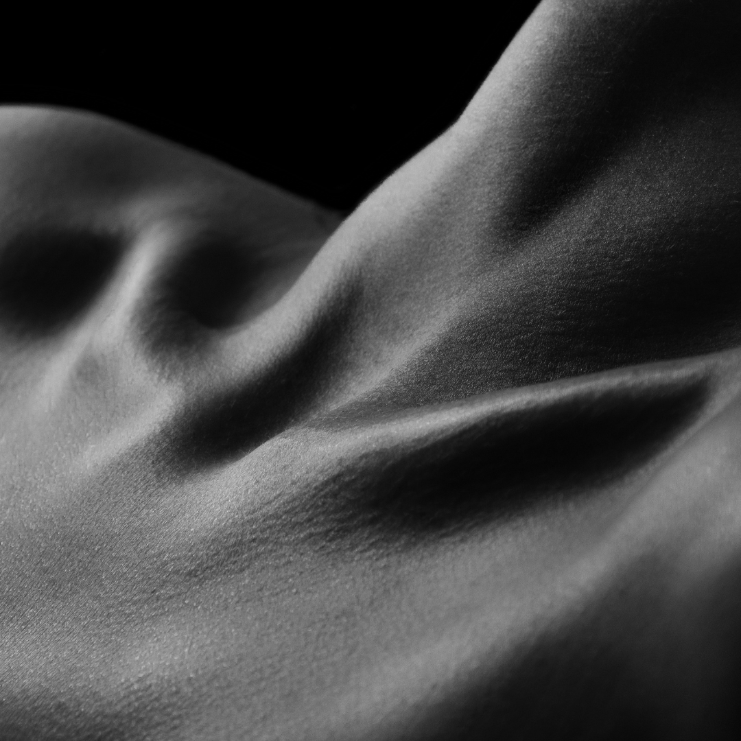 Should I Wear Sunscreen Every Day? Even Indoors? - Mono Skincare