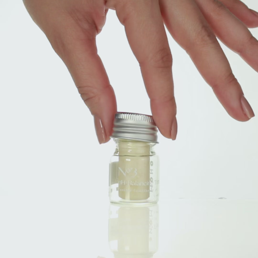 Tutoriel vidéo MONO Skincare – préparation des soins en poudre, routine clean & simple à faire chez soi