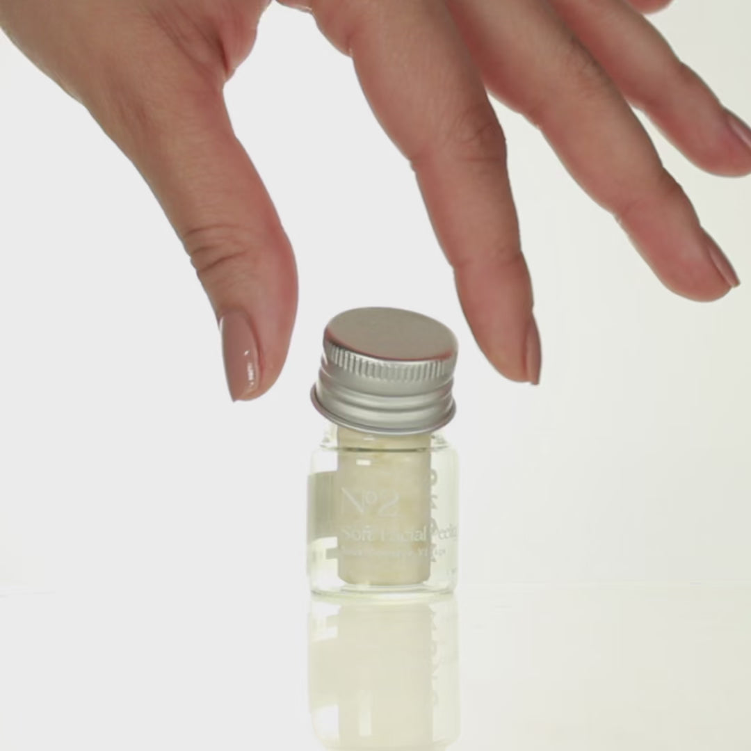 Tutoriel vidéo MONO – préparation du gommage doux visage à partir des comprimés rechargeables