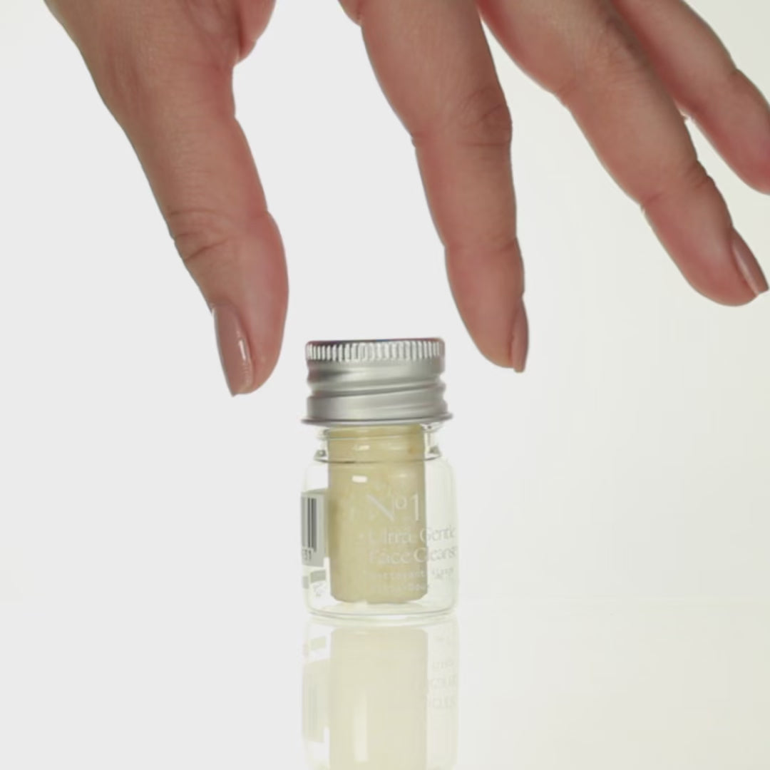 Tutoriel vidéo MONO – préparation du nettoyant visage ultra-doux à partir des comprimés rechargeables