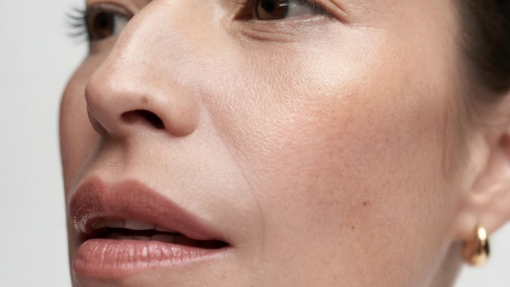 Soin hydratant visage profond : Guide de l'hydratation cellulaire en 2026