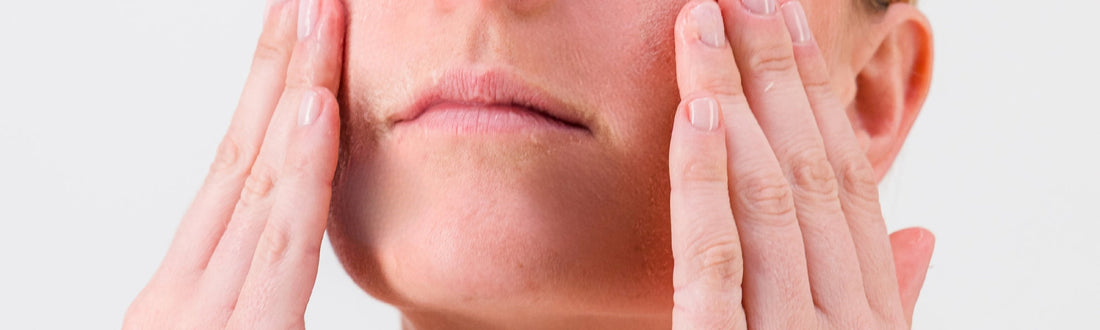 Routine skincare préventive : nettoyant doux peau sensible pH neutre, tonique hydratant pH balance, sérum nuit naturel anti‑âge au rétinol végétal et acide hyaluronique, lotion hydratante visage et soin antioxydant.