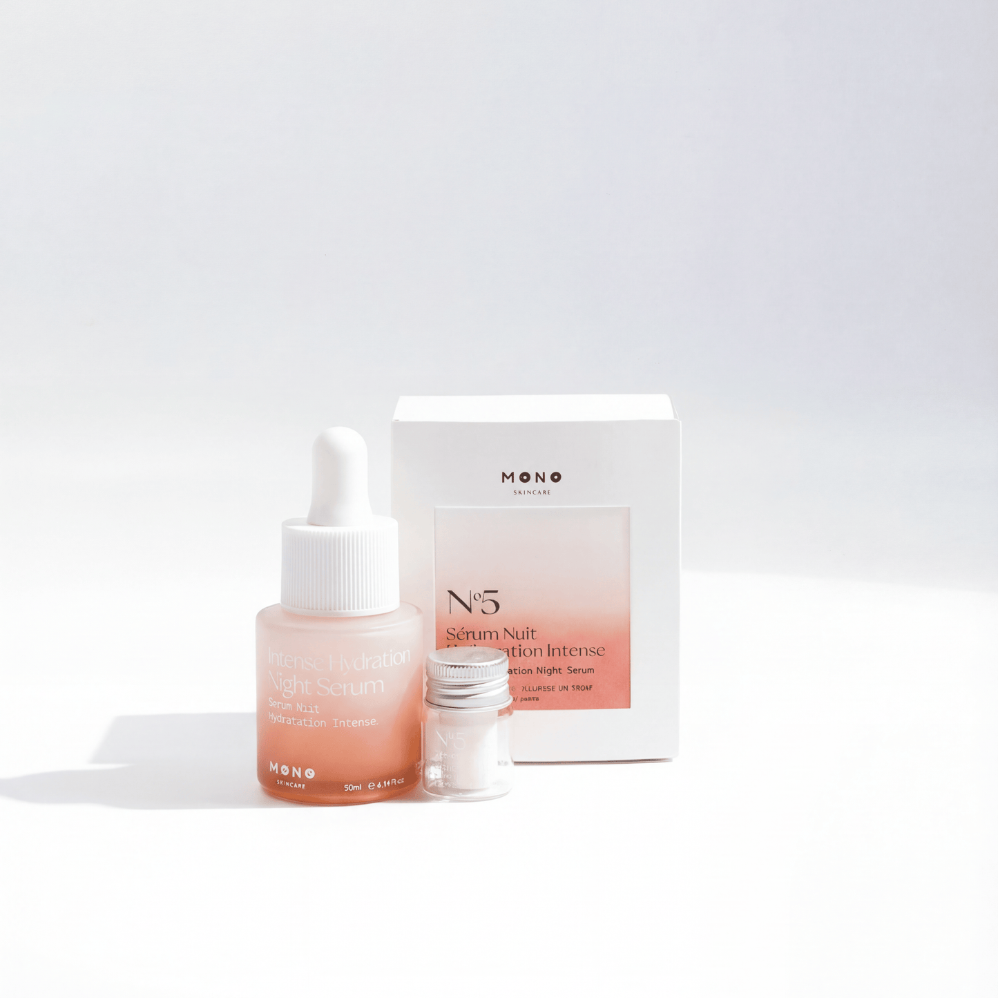 Kit de départ sérum de nuit hydratation intense MONO avec flacon rechargeable et formule concentrée