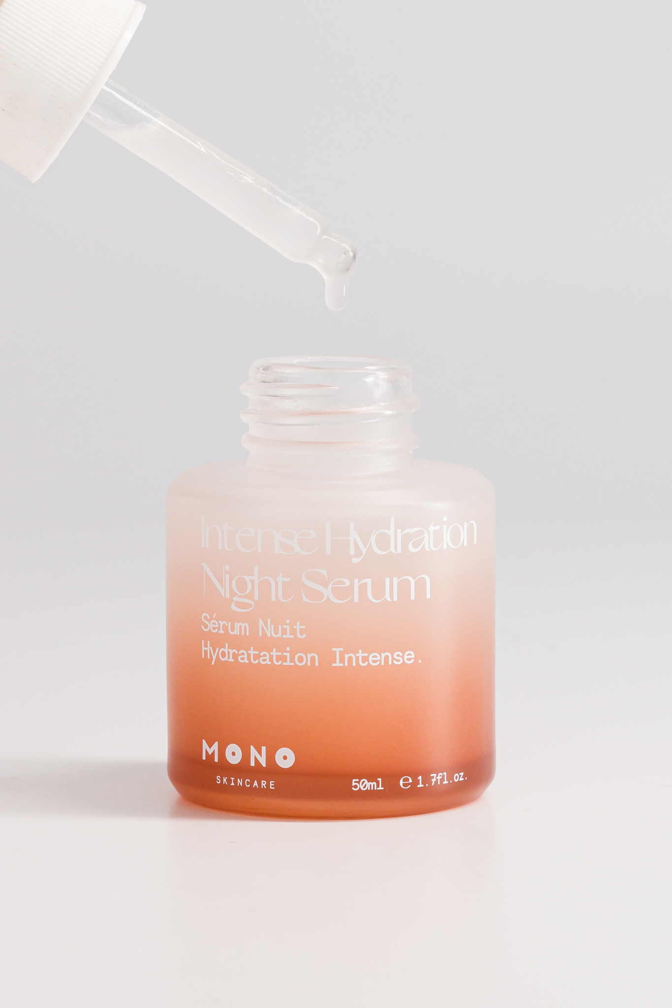 pipette serum de nuit, texture serum super concentré, serum de nuit anti-tache, routine de soin visage, routine anti-age, soin anti-rides. depigmentant naturel visage. 